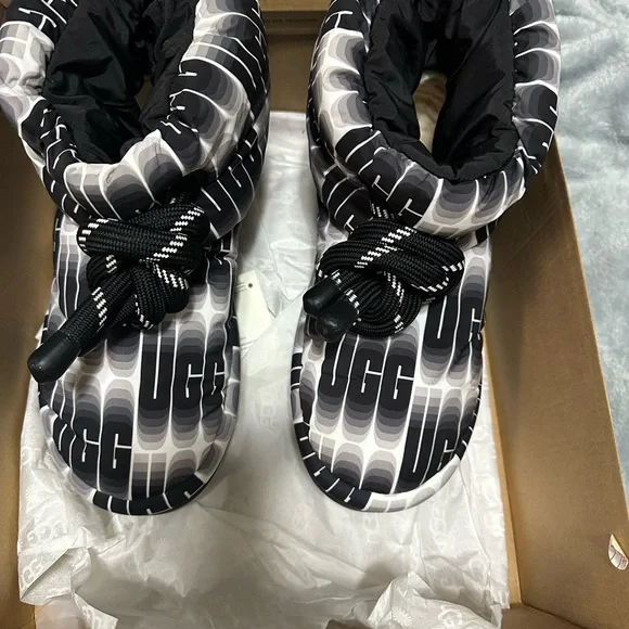 CLOSET CLOSING UGG Puffer Booties - Picture 5 of 10